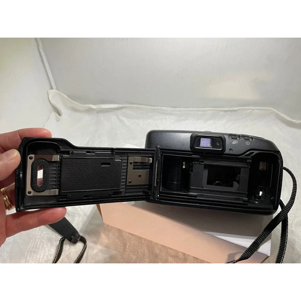 Canon Sure Shot 28/48mm Lens Point & Shoot 35mm Film Camera with Case As Is